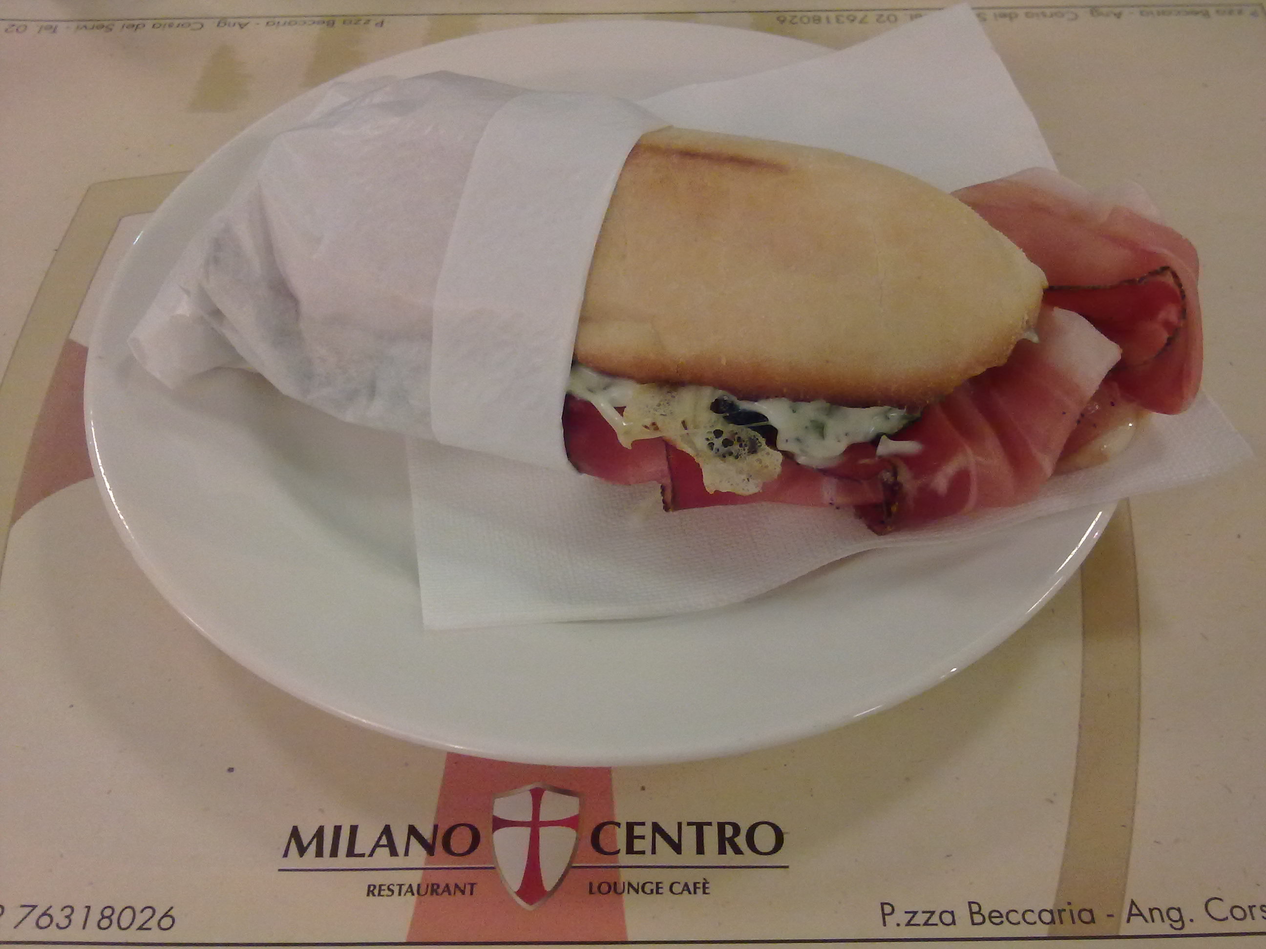 Milano Centro - Un panino, specialità della casa Milano Centro - Un panino, specialità della casa
