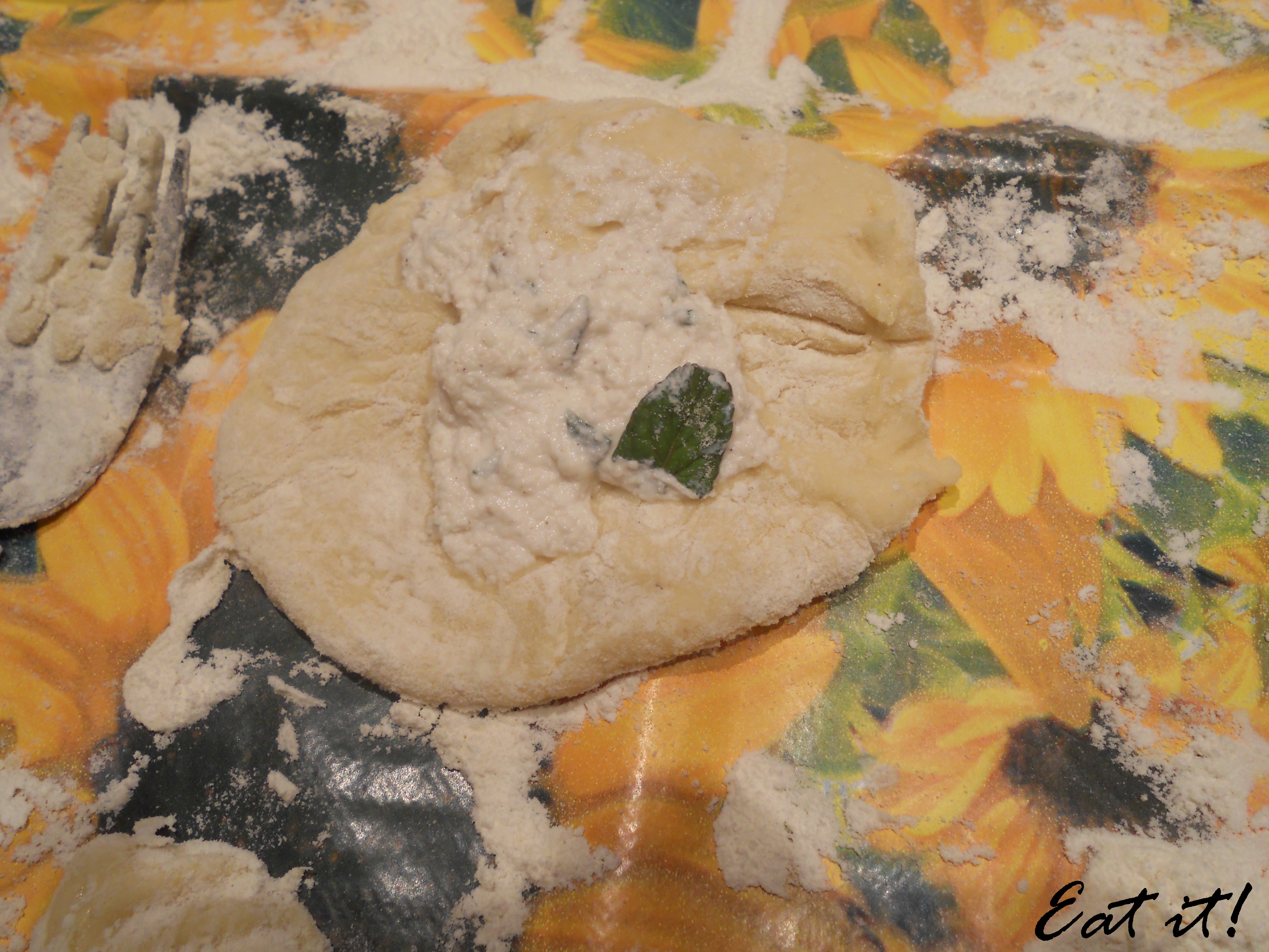 Ravioli di patate - Farcire il raviolo Ravioli di patate - Farcire il raviolo