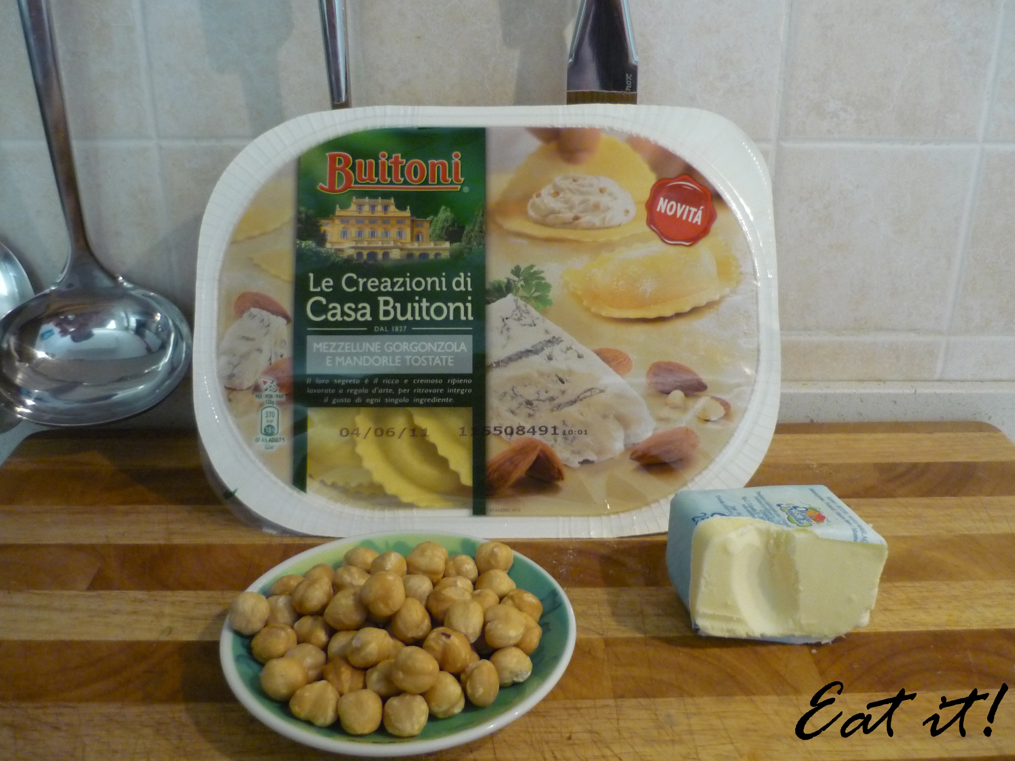 Mezzelune gorgonzola e mandorle tostate - Ingredienti Mezzelune gorgonzola e mandorle tostate - Ingredienti