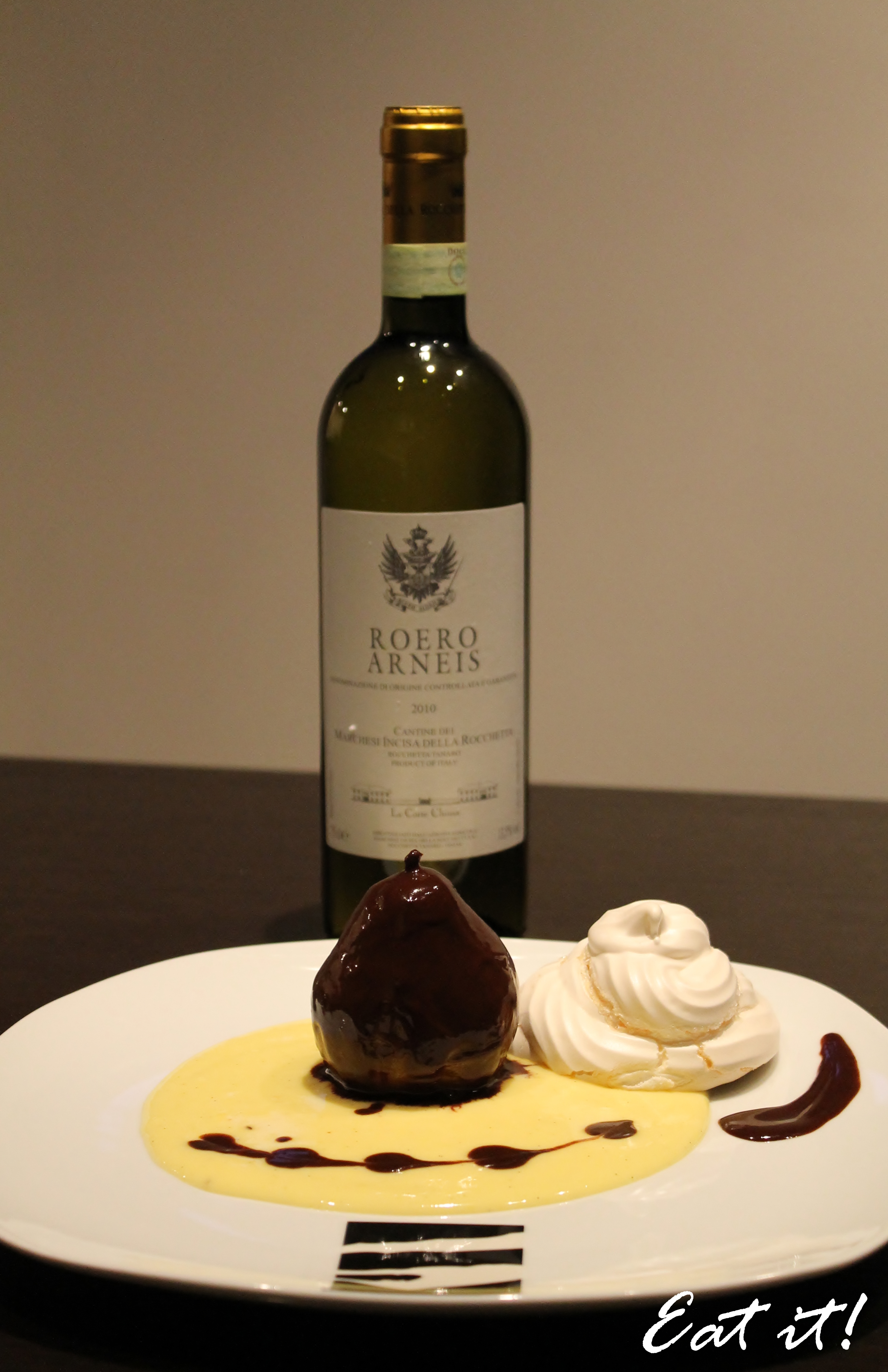 Pere Madernassa del Roero con cioccolato al rum, crema e meringa e Arnais Roero Marchesi Incisa della Rocchetta Pere Madernassa del Roero con cioccolato al rum, crema e meringa e Arnais Roero Marchesi Incisa della Rocchetta
